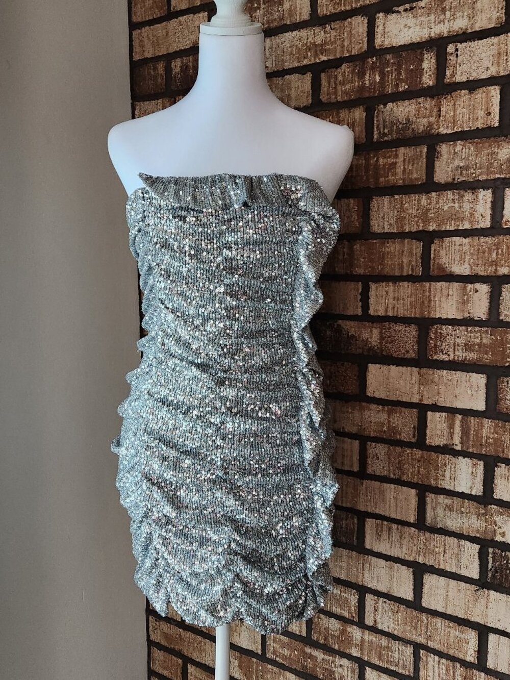 ZARA Mini Dress Silver Sequin All Over Strapless Limited Edition Size Small NWT